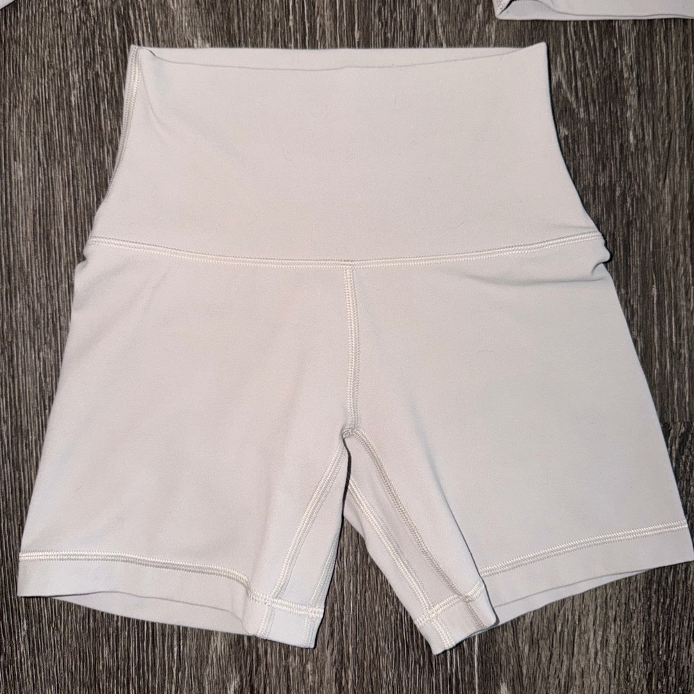 Aritzia Golden Butter Ashen 3-Piece Set - Picture 3 of 12